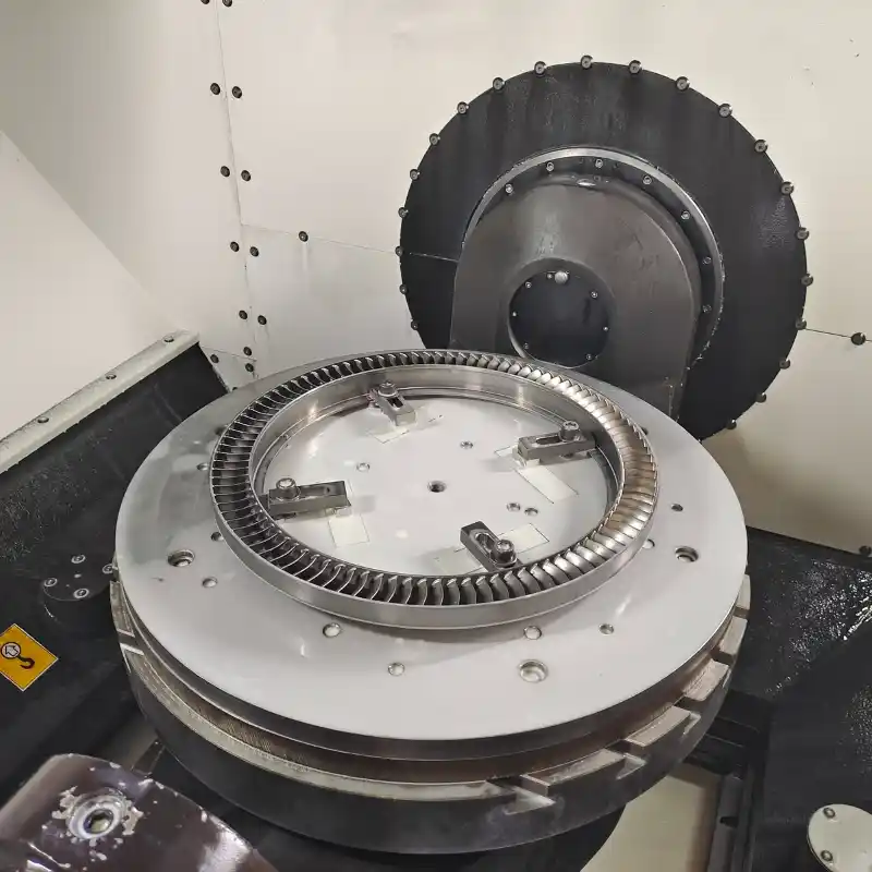5-Achsen-CNC-Bearbeitung eines Titan-Laufrads