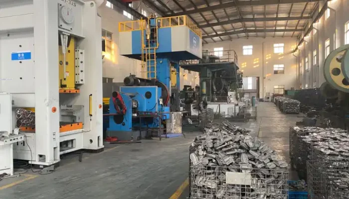 Ligne de forgeage d'aluminium de 2000 t