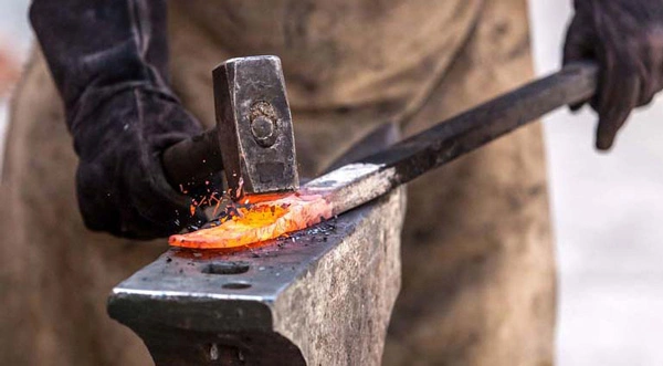 acero forjado a mano