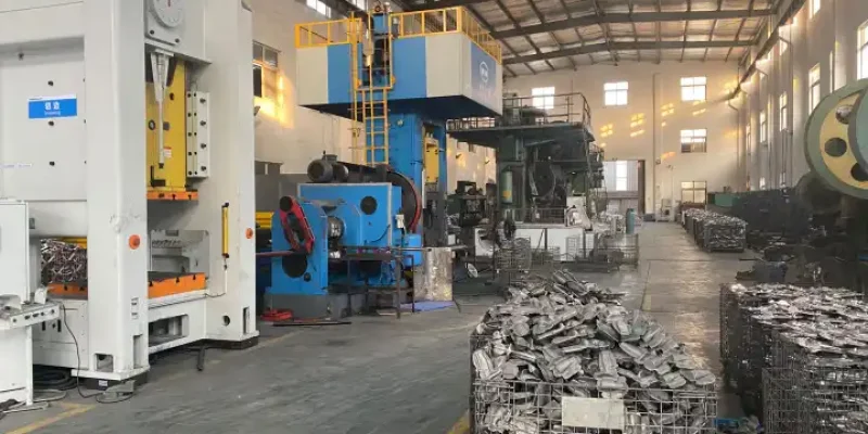 Linea di forgiatura dell'alluminio da 2000 tonnellate