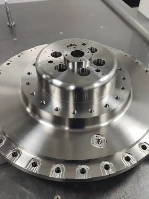 قطع تيتانيوم بخمسة محاور باستخدام الحاسب الآلي