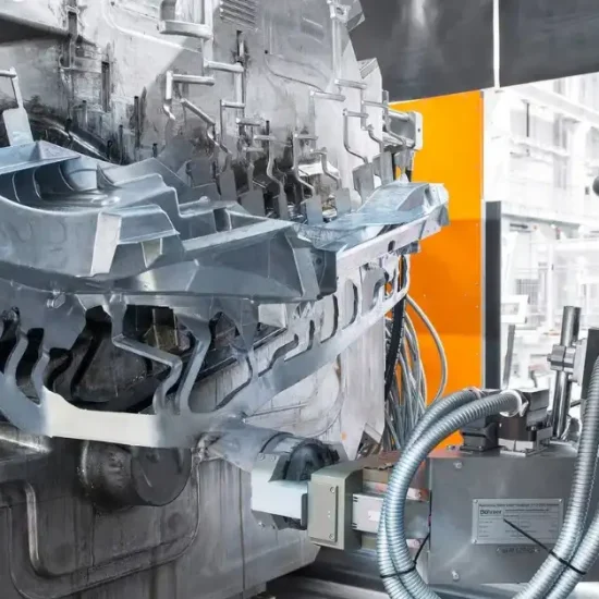 آلة الصب بالقالب هي آلة صب إطار معقد