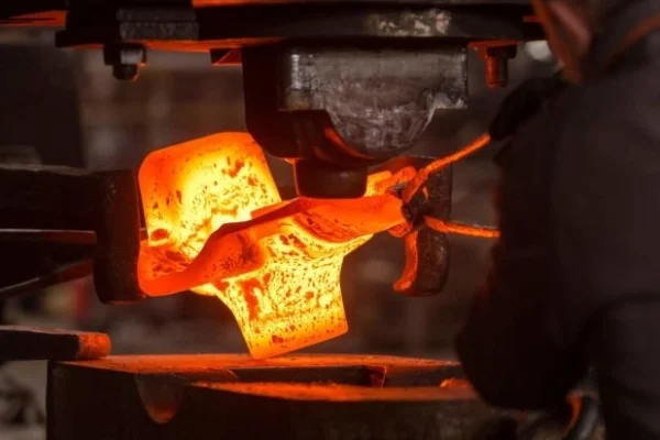 chiudere lo stampaggio