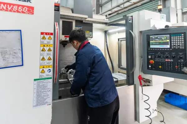 finitura cnc flangia forgiata